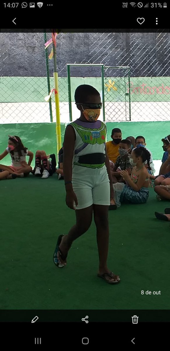 laisanit's tweet photo. O “MBappeto” 👦🏾💙🇫🇷 de vocês, hoje resolveu deixar o mundo da fantasia vir à tona … tirou o uniforme do PSG que tanto ama e vibrou indo para escola de Buzz Ligthyear! @_souzaarian @KMbappe @PortalMbappe 
#infanciareal  #mundodaimaginacao https://t.co/c3VZ908hqK