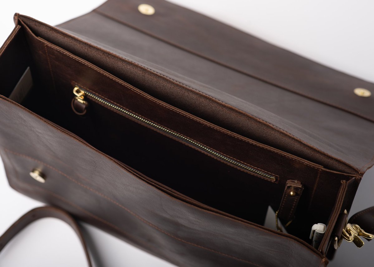 tabithacompany's tweet photo. #TravelWithTab messenger style to 👉🏻 #Fabrique1840
Find TABITHA + CO™ here https://t.co/60By5873Tl from October 1 to 31, 2021. Presented by ✨ @nationalbank in collaboration with the @CCFFCMA 🙏
#TABITHACO #MindfullyMade #PremiumLeatherGoods #MadeInCanada https://t.co/xKskedpTqO