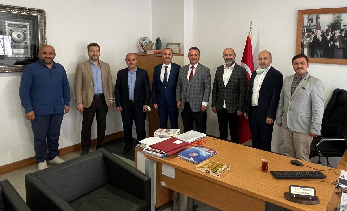 IcinIyilik's tweet photo. Dernek yönetim kurulu üyelerimiz olarak @izmir_ilmem atanan Murat Mücahit Yentür müdürümüze Hayırlı olsun ziyaretinde bulunduk. Ayrıca İzmir il milli eğitim müdür yardımcısı @TahirBdn İzmir il Şube müdürü @dr_yusufyilmaz Hocamızı ziyaret ederek istişarelerde bulunduk. https://t.co/ky1LM6KX5d