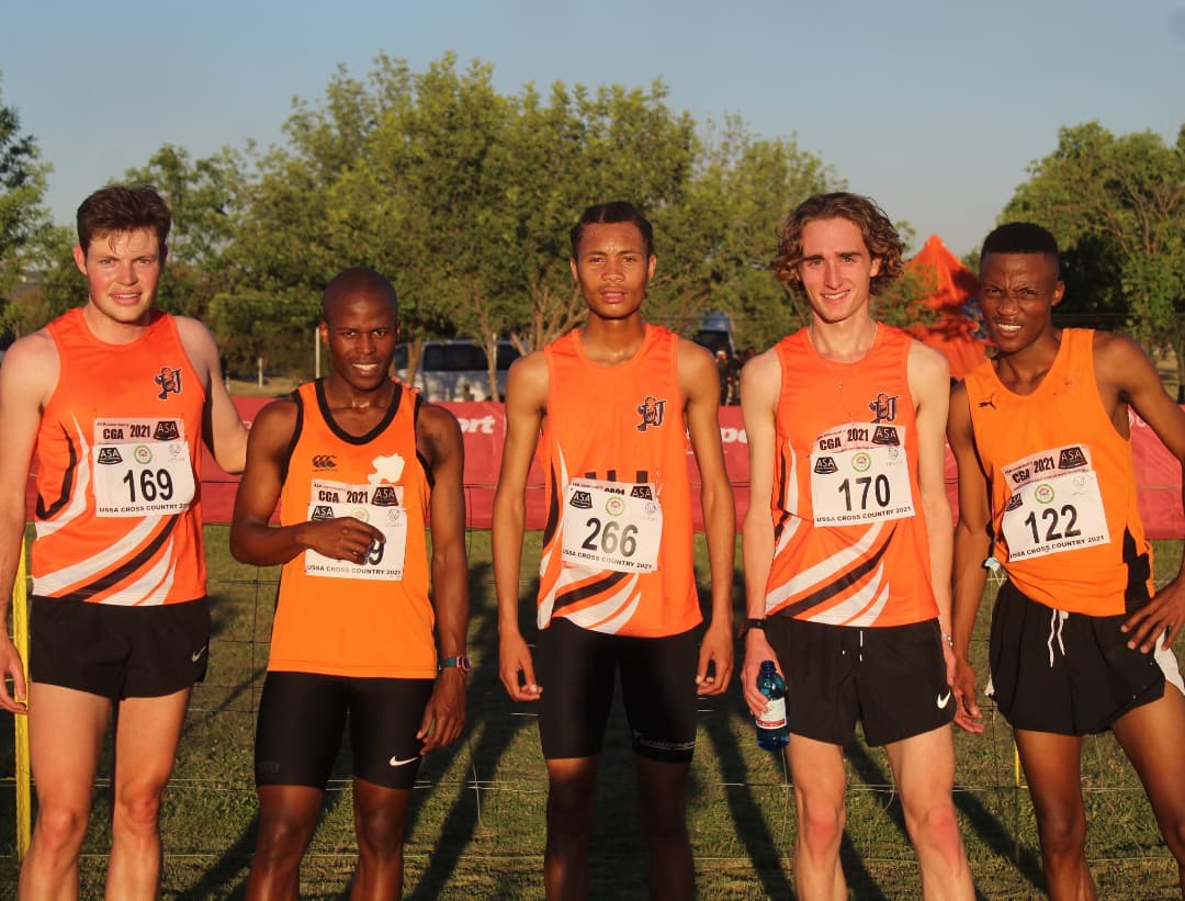 ujathletics's tweet photo. #1 on Day 1 of USSA Cross Country Championships

The Orange Army currently leads the pack in the teams standings with 5 gold, 2 silver and 2 bronze medals as we head to day 2 of the @USSAstudent Cross Country Championships. 

#UJAllTheWay #WeAreUJ #OrangeArmy🖤🧡 

📸 @karaboj https://t.co/1rxvAluOcJ