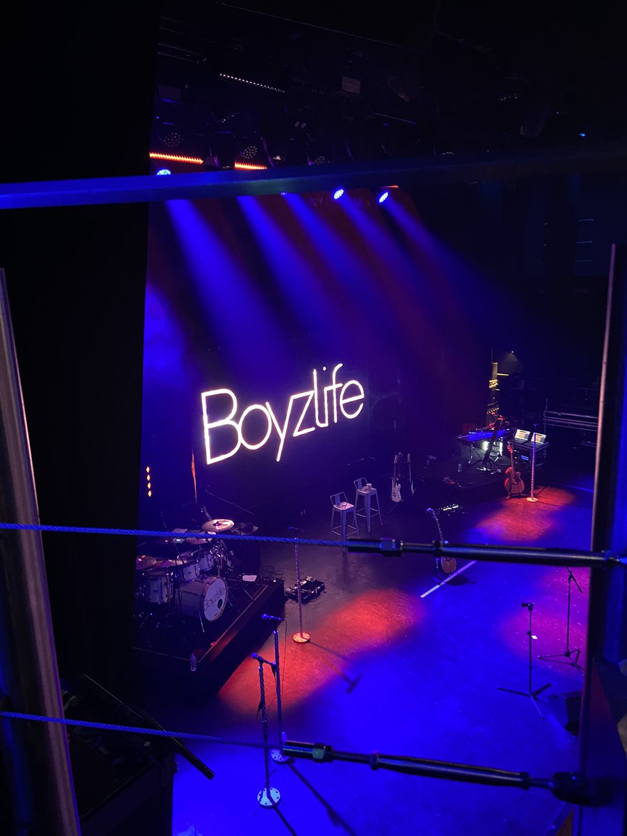 NikkiHudgell69's tweet photo. Looking forward to @boyzlifeOFCL at @indigoatTheO2!  We are front row of the balcony to the right of the stage from you! Give us a wave! Love Nikki 1 and Nikki 2! @nikki_everson @BrianMcFadden @officialkeith https://t.co/vW5XlvXAqp