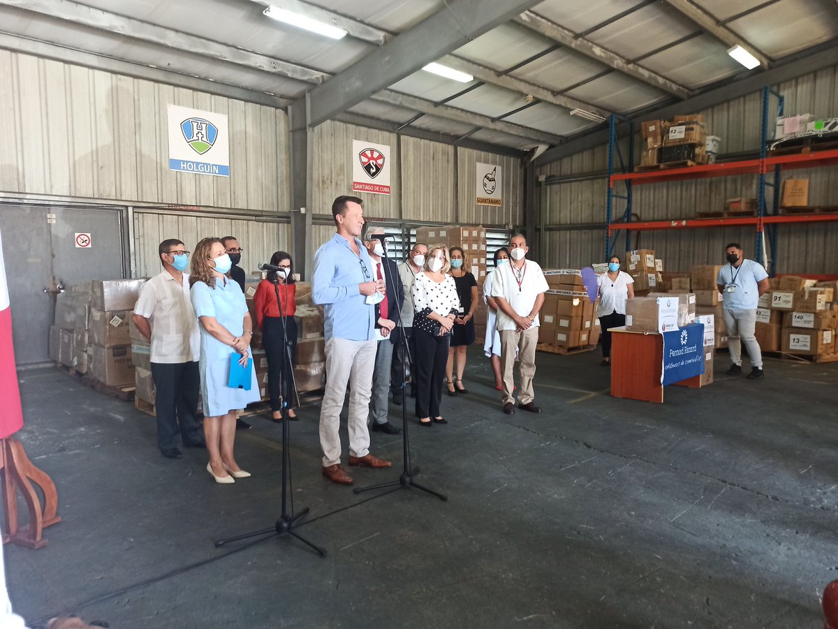 AmanteRonCubano's tweet photo. El grupo francés #PernodRicard envió a #Cuba un donativo de insumos médicos de 1ra necesidad, para apoyar al pueblo en su enfrentamiento contra la Covid-19. Según las autoridades cubanas este donativo será distribuido en los territorios que más lo necesiten. #DonarSalvaVidas https://t.co/cNyCuTV1lu