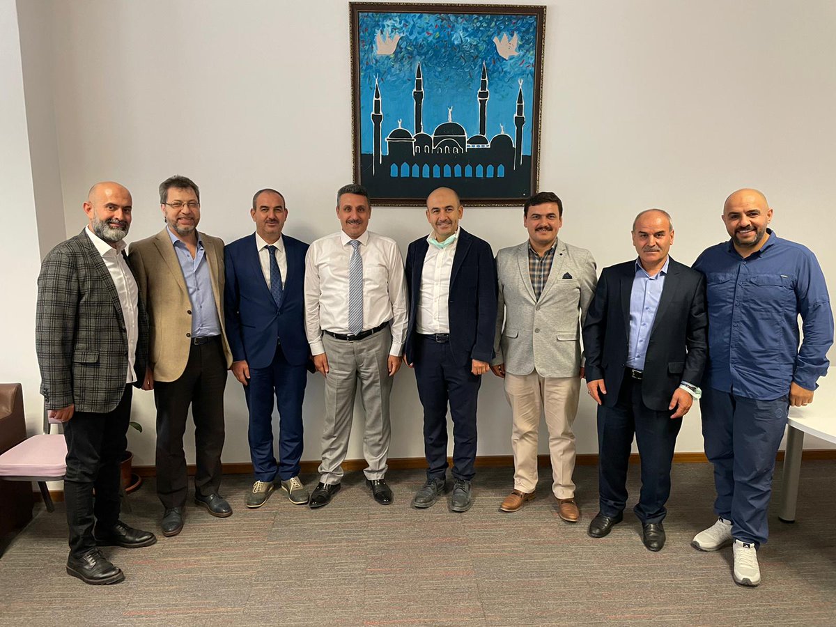 IcinIyilik's tweet photo. Dernek yönetim kurulu üyelerimiz olarak @izmir_ilmem atanan Murat Mücahit Yentür müdürümüze Hayırlı olsun ziyaretinde bulunduk. Ayrıca İzmir il milli eğitim müdür yardımcısı @TahirBdn İzmir il Şube müdürü @dr_yusufyilmaz Hocamızı ziyaret ederek istişarelerde bulunduk. https://t.co/ky1LM6KX5d