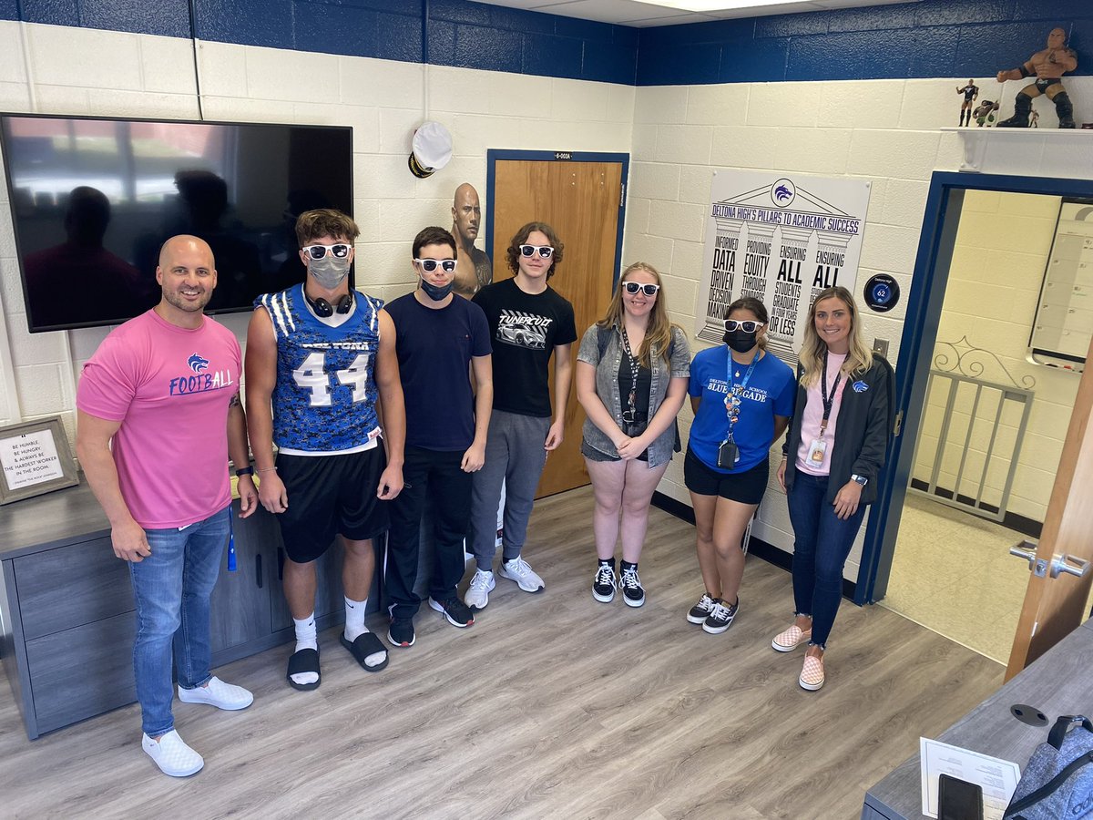 MikeMicallef1's tweet photo. Congratulations to @DHSHappenings 2021-2022 Tomorrow’s Leaders.

-Carson Nichols
-Mason Ortiz
-Daniel Radu
-Kaitlyn Morin
-Anneliz Romero

Thank you to @FUTURES_Inc selection committee for recognizing these most deserving students. 👊🏼 https://t.co/QMp76SZU36