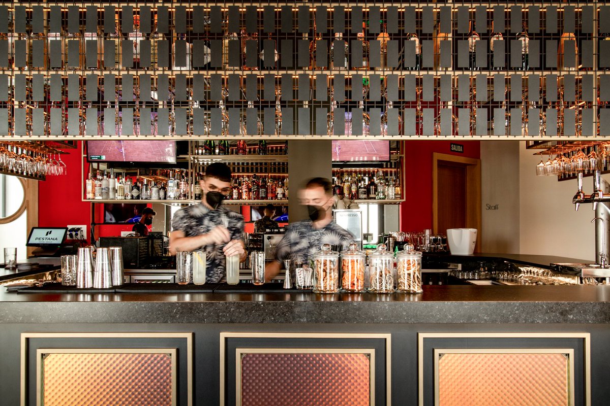 PestanaCR7's tweet image. Mixology happening at Pestana CR7 Gran Vía Madrid. ✨ 🍹

#PestanaCR7 #PestanaCR7GranViaMadrid #GranVia #Madrid