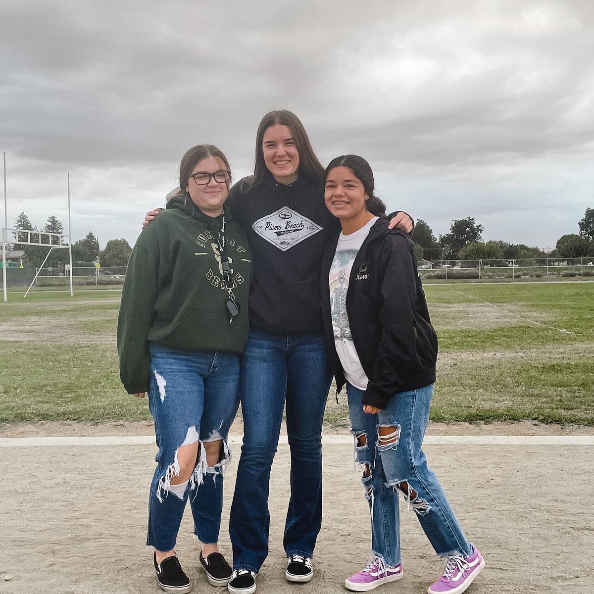 SummitHS_Bears's tweet photo. Seniors woke up this morning before the sun to admire the sunrise. Our Senior Sunrise even is a symbol of all the new beginnings our soon to be graduates will embark on. What an awesome bunch of students! #Classof2022 #Seniorsunrise #SummitHS @BurtonSchools https://t.co/xwDsqYa4xN