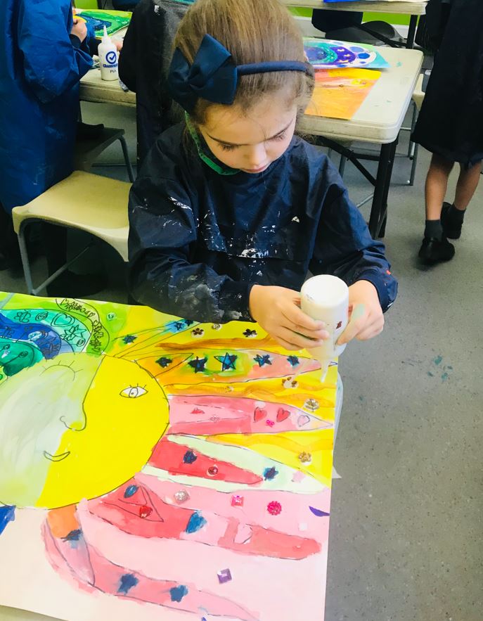 KewGreenArt's tweet photo. Art | KGPS
@KewGreenArt
·
7h
Year 2 are really getting to grips their understanding of warm and cool colour theory, creating these stunning sun and moon multi-media compositions. #KGPS #KGPSYourJourneyStarts #KGPSart #learning #prepschool https://t.co/b0fU6k3TDh