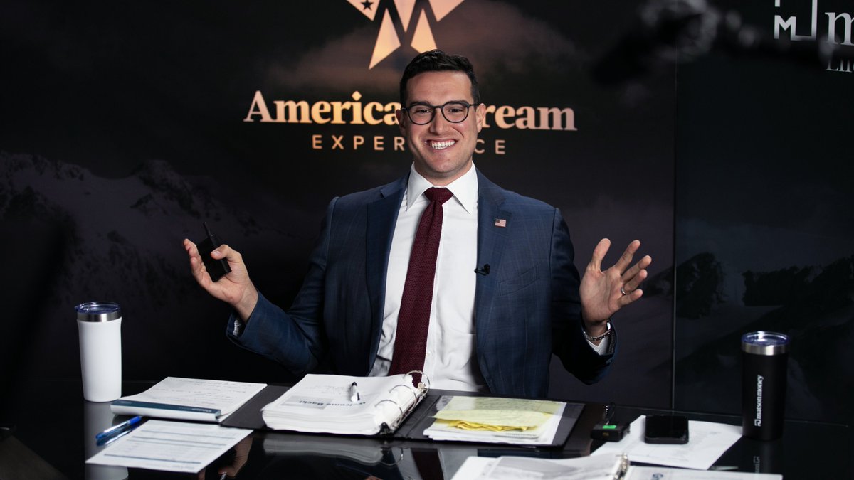 MatsonMoney's tweet photo. Participants are in day two of the American Dream Experience, and they are delving into the world of academic investing principles that are integrated into the Matson Methodology. #MatsonMoney #LifeOnPurpose #InvestingScience #MMamericandream #MyTruePurpose #MMamericandreamGOLD https://t.co/VGeufnDJoB