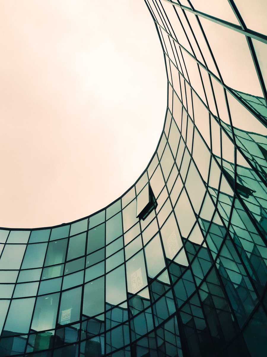 وحدها الايام تعرف ما تفعل ، إنّها تمضي.