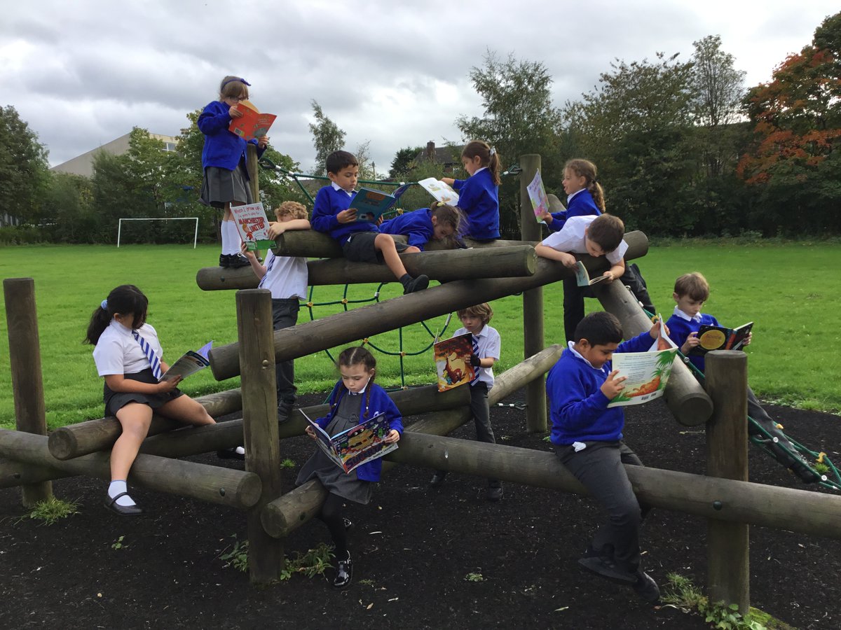 Year2sunnybank's tweet photo. We all wanted to take part in the #extremereaders challenge in Year 2 @sunnybankschool 📚📖 #welovereading https://t.co/93Xkgt9Ffa