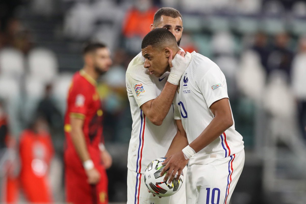 ActuFoot_'s tweet photo. Benzema sur le penalty donné à Mbappé : « J’avais envie qu’il marque. J’ai récupéré le ballon et je lui ai donné. Après ce qu’il y a eu à l’Euro, c’est effacé. C’était un match. »

(M6) https://t.co/KYkKZBR3CV