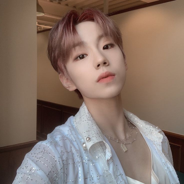 Yourkitten11's tweet photo. Какой же он красивый 🤤🔥❣️ #elast #elastkpop #wonjun #wonjunelast https://t.co/tNWVj4fYbX