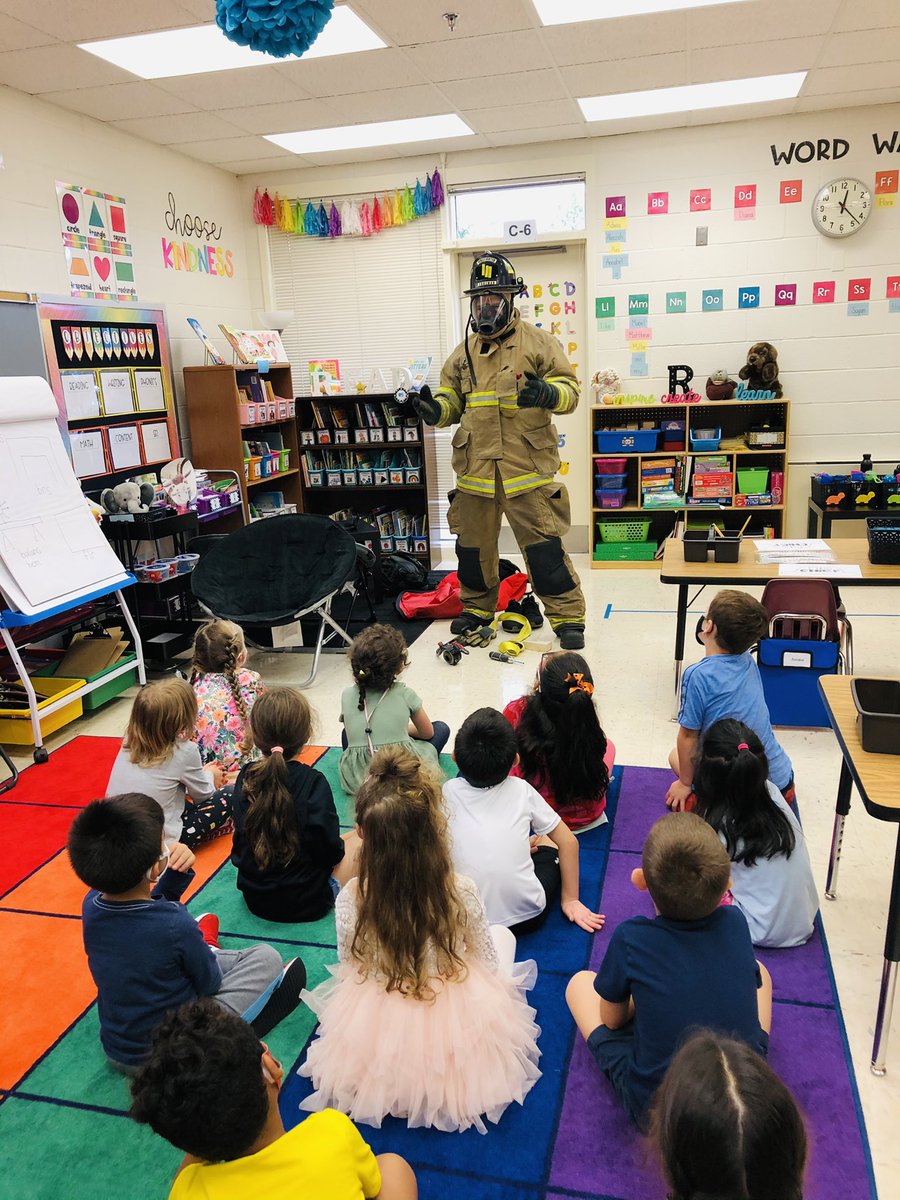 MrsForeman_LOW's tweet photo. we were so happy to have Firefighter Foreman join us to teach about firefighters and fire safety! 🚒🧯🔥we loved making connections to our unit! @LowesIslandElem #SpottedatLOW https://t.co/j4gjvXV8Zf