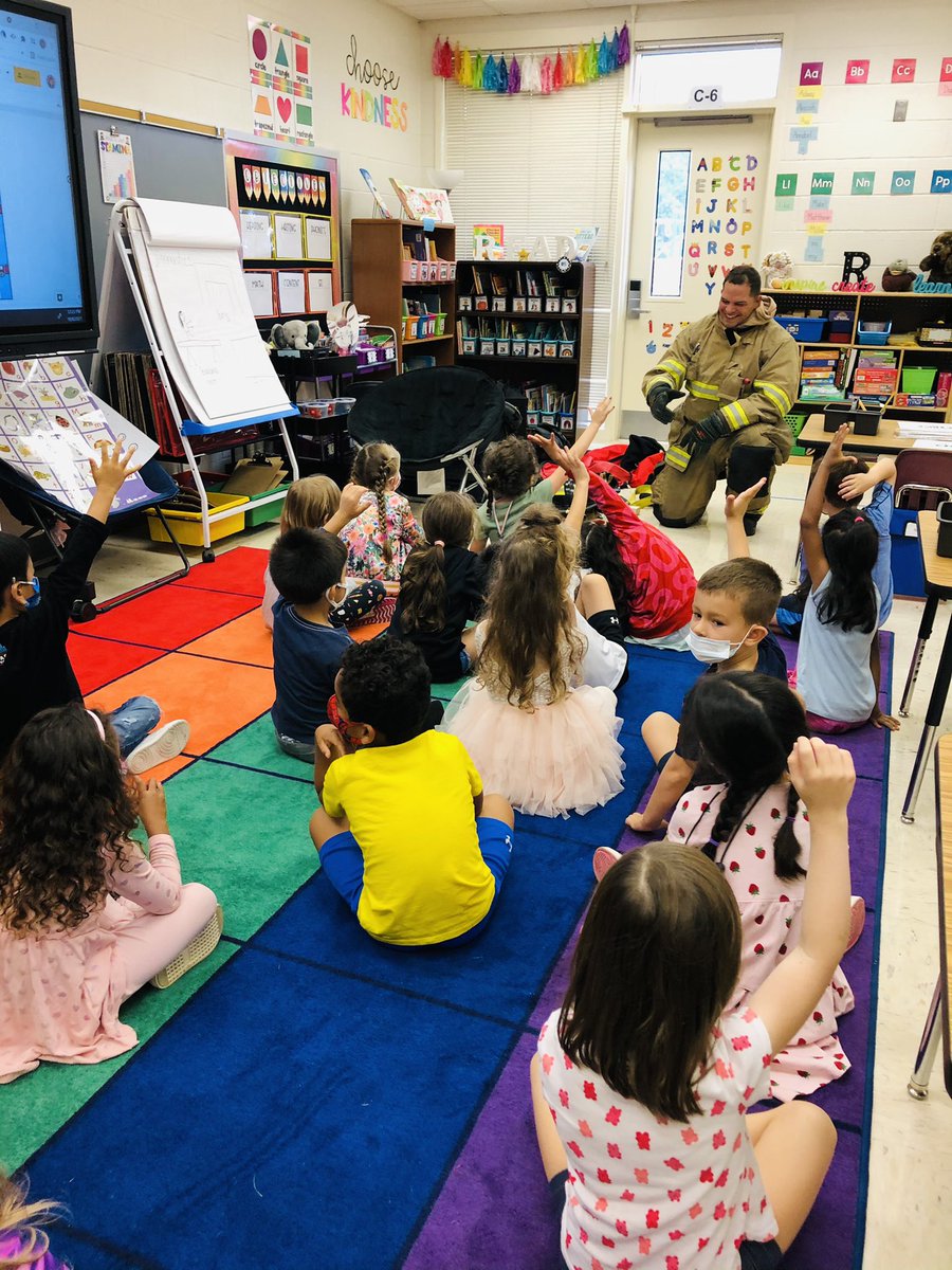 MrsForeman_LOW's tweet photo. we were so happy to have Firefighter Foreman join us to teach about firefighters and fire safety! 🚒🧯🔥we loved making connections to our unit! @LowesIslandElem #SpottedatLOW https://t.co/j4gjvXV8Zf