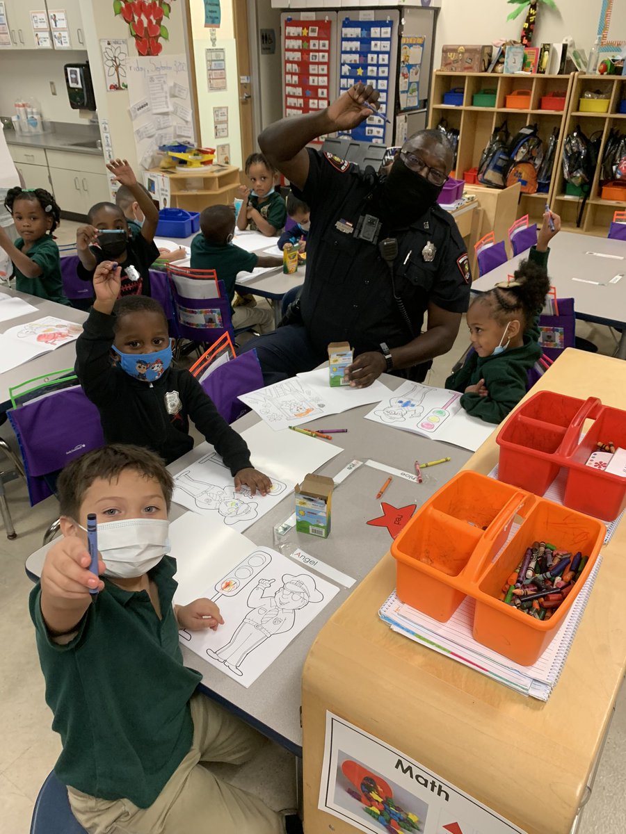 sdbenzo76's tweet photo. I had a blast today with my little friends @FonwoodECC We had fun coloring and jamming to some music! @HISDPDCORE @HISDPDChief @HISDPolice https://t.co/GGV2Iff2Ue