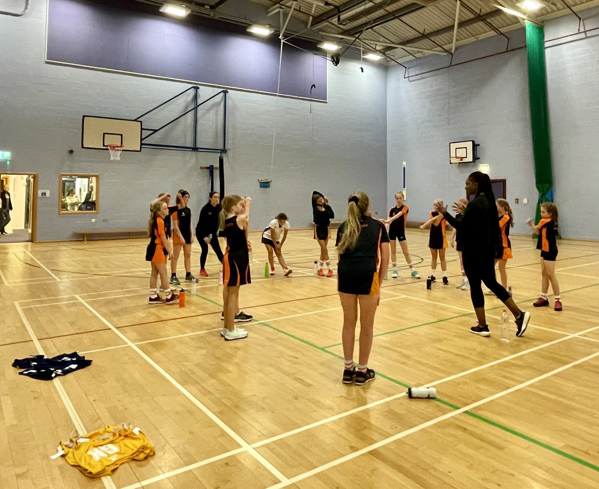 HornetsJuniors's tweet photo. Pathway U11-U13 squad being coached by Jodie Gibson this evening! Working on forward, diagonal, backward and lateral movement across channels! Great effort this evening girls 👍🏼 #pathwaysquad #jodiegibson #greatsession #blueandorangefamily🧡🐝💙 https://t.co/2Zvd7X7XoL
