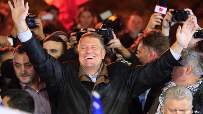FunForeign's tweet photo. "Romanian Germans" is an umbrella term for the German minority living in what is now Romania, most notably the current Romanian president, Klaus Iohannis. Various groups of Germans began arriving in 12th century, what was then Hungary.🇹🇩🇩🇪 #GERROU #Germany #Romania #WCQ https://t.co/StGCd2zc4z