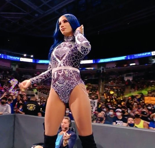 thelegitserena's tweet photo. I just see that is Sasha Banks 🔥
#SmackDown https://t.co/FZxUa18v7k