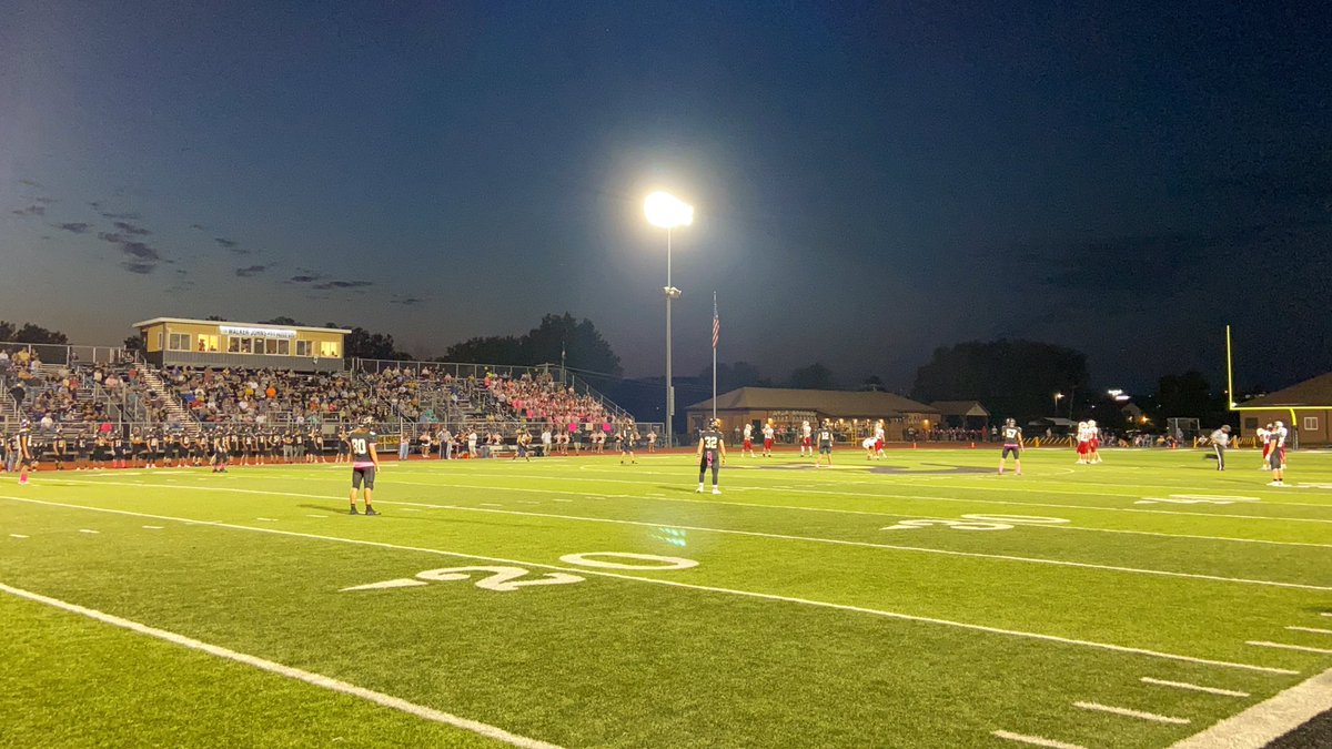 jcr_reports's tweet photo. I am at Farmington High School for the SEMO North Conference Championship game! @jacksonfbnation leads @FHSKnightsAD 7-0 early #semoball #mopreps https://t.co/U48SCdTYIr