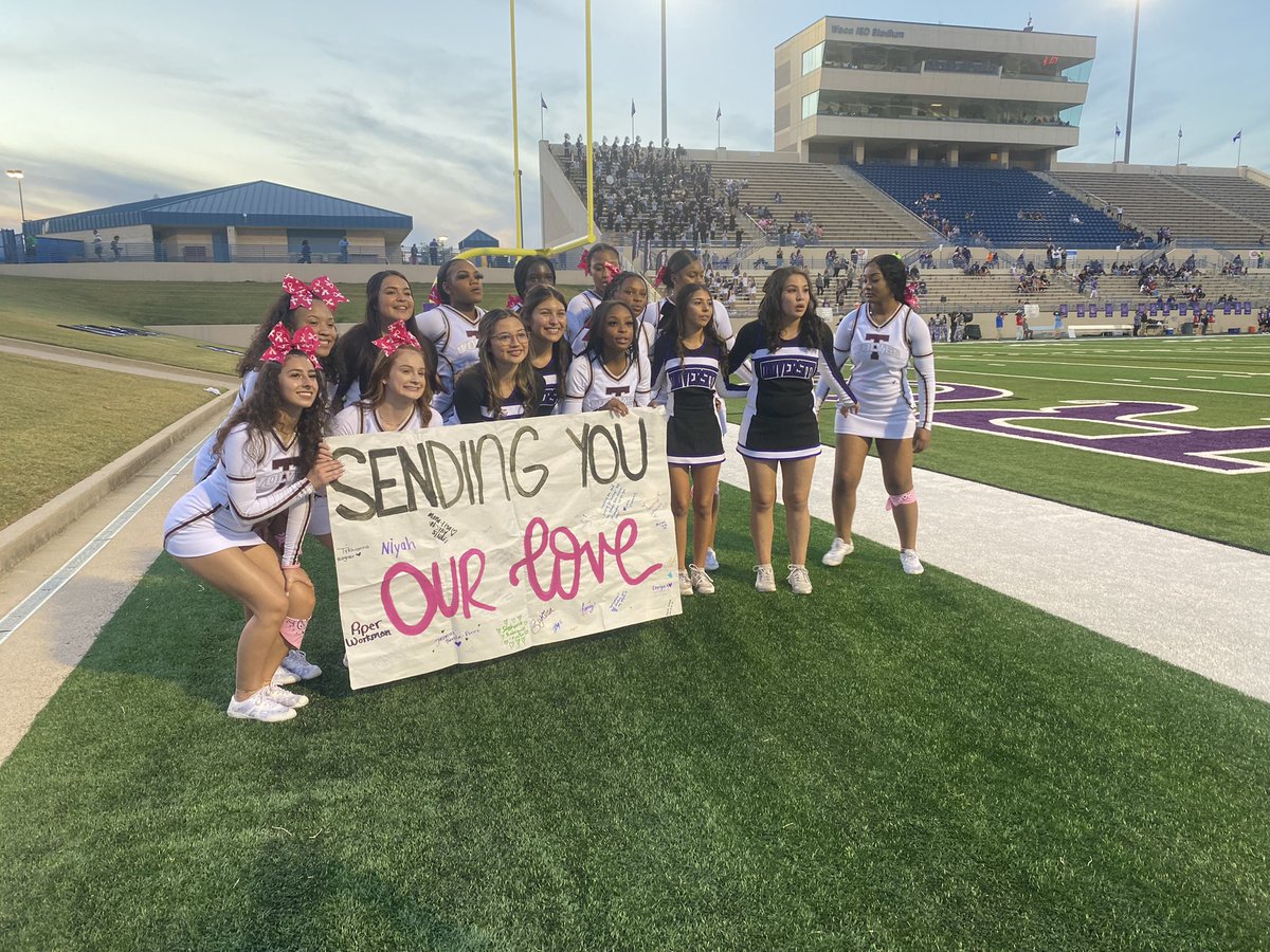 McFarland_Shawn's tweet photo. Waco and Timberview cheerleaders together. The Waco cheerleaders brought over cookies. 

Waco’s team ran through a sign that read “The U Supports You, Timberview” with handprints of the cheerleaders on it. https://t.co/n2blDbJhVp