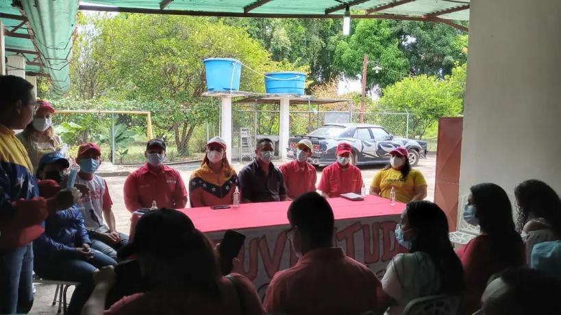 JPSUVCed's tweet image. #8Oct | En el marco del Despliegue Territorial de la JPSUV Bolívar, se llevó a cabo encuentro con estructura municipal JPSUV, la RAAS Juvenil, Movimientos Sociales, y candidatos jóvenes del Municipio Cedeño.

¡LA JUVENTUD TIENE CON QUÉ!

#MédicoComunitarioIntegral