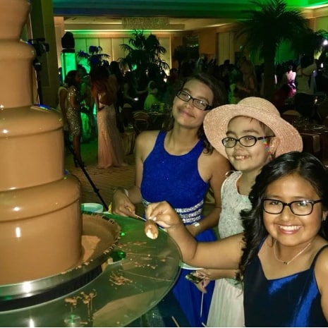 FTLPROM's tweet photo. So many amazingly magical things about prom night with APTR...
💃 The great DJ, music &amp; dancing 💑 The awesome friendships made 🌹 Strutting down the red carpet 💄 The VIP treatment from the Glam squad or maybe it's 🍫 The delicious chocolate fountain. What's your favorite? #APTR https://t.co/FEGsp8ieRC