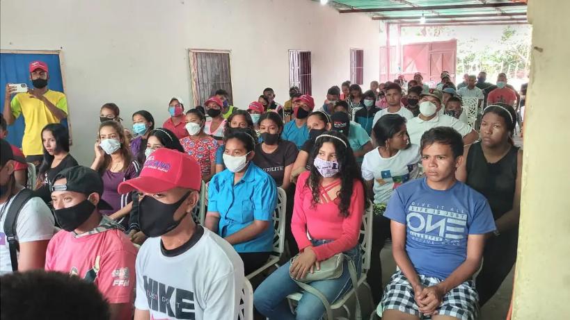 JPSUVCed's tweet image. #8Oct | En el marco del Despliegue Territorial de la JPSUV Bolívar, se llevó a cabo encuentro con estructura municipal JPSUV, la RAAS Juvenil, Movimientos Sociales, y candidatos jóvenes del Municipio Cedeño.

¡LA JUVENTUD TIENE CON QUÉ!

#MédicoComunitarioIntegral