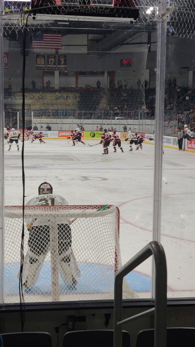 MoRadio_'s tweet photo. It feels sooooo good to be back at the @LeonsCentre to see the @KingstonFronts in action! #YGK #GofrontsGo #GoFronts https://t.co/EWmHCk5plT
