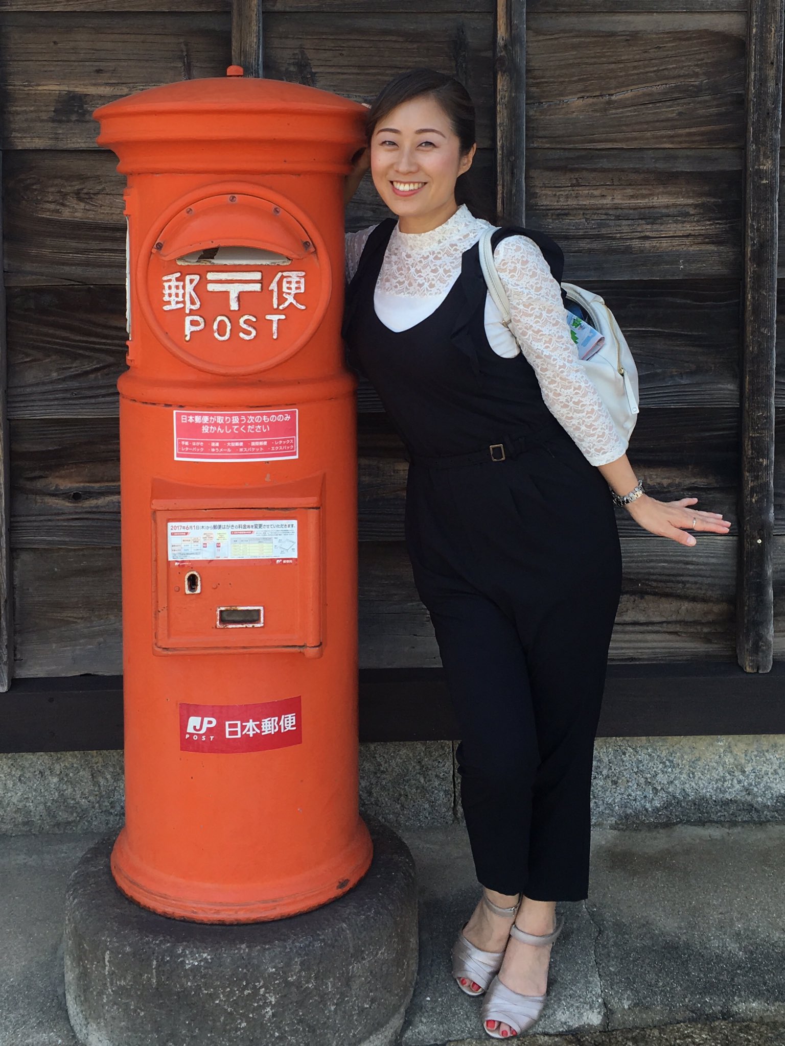 橋本昌子まちゃこ フリーアナ 10月9日は 世界郵便デー らしい レトロな 郵便ポスト 大好きな私 現役で頑張ってる姿 街中での佇まいが可愛い ポストと女 シリーズ 写真載せておきますね レトロポスト 丸ポスト うふふ フリーアナウンサー