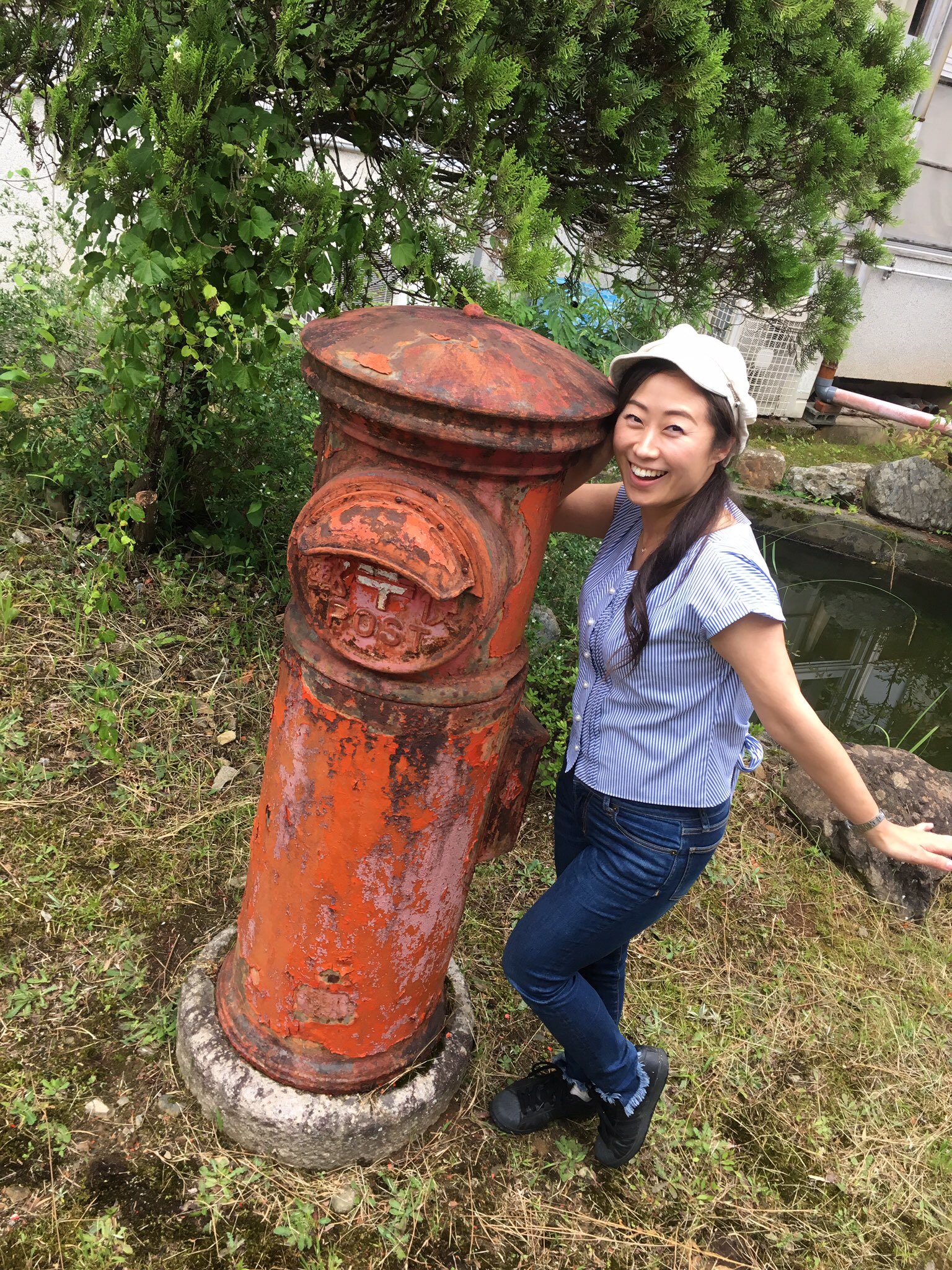 橋本昌子まちゃこ フリーアナ 10月9日は 世界郵便デー らしい レトロな 郵便ポスト 大好きな私 現役で頑張ってる姿 街中での佇まいが可愛い ポストと女 シリーズ 写真載せておきますね レトロポスト 丸ポスト うふふ フリーアナウンサー