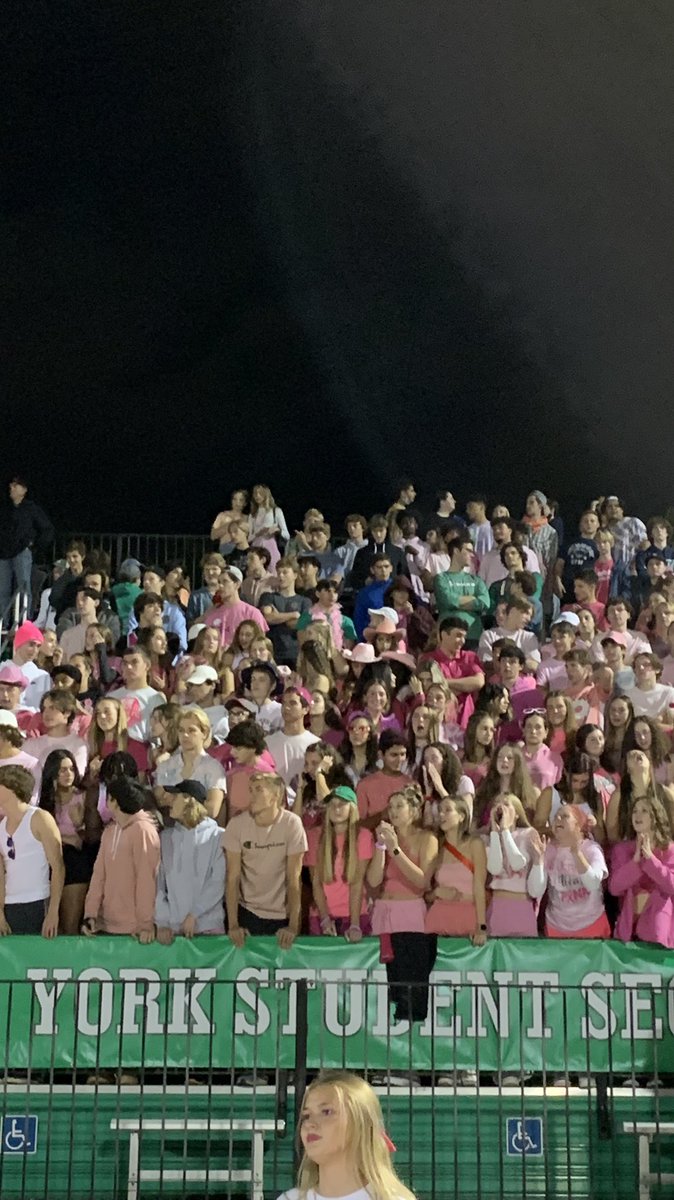 end of 1st quarter score update: 

York 0  - Hinsdale C 7