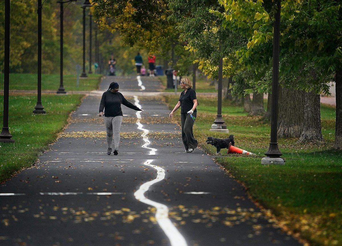 StarTribune's tweet photo. The shortest distance between two points may be a straight line, but a curvy one will get more attention, if the one on a path near 41st Av. N. in Minneapolis along Victory Memorial Drive is any indication. Minneapolis Park and Rec said it would be redone. https://t.co/IbbC1DZlJW