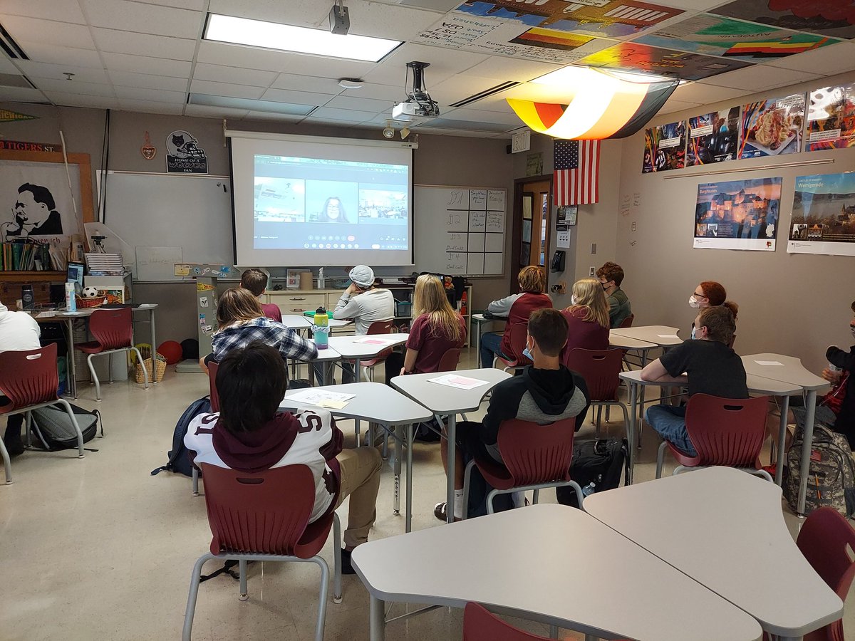 HerrProfHiggins's tweet image. Danke schön @PrairieRidgeHS grad Erin for conferencing with our German 1 classes and sharing your experiences preparing to study in Germany! #studybridge @AATGOnline @goetheinstitut @ruhrunibochum #learngerman #prexperience