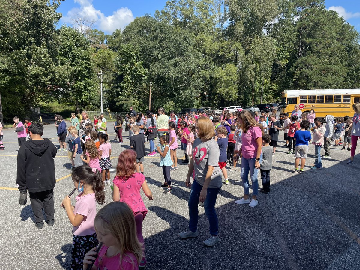 BlackwellElem's tweet photo. House of Max won the 9 week house party and we had a great time dancing, hula hooping, limboing, and eating popsicles to celebrate! Great job showing your #BlackwellBest and P.R.O.U.D. Bulldog behavior!! https://t.co/zbGPRsOpRE