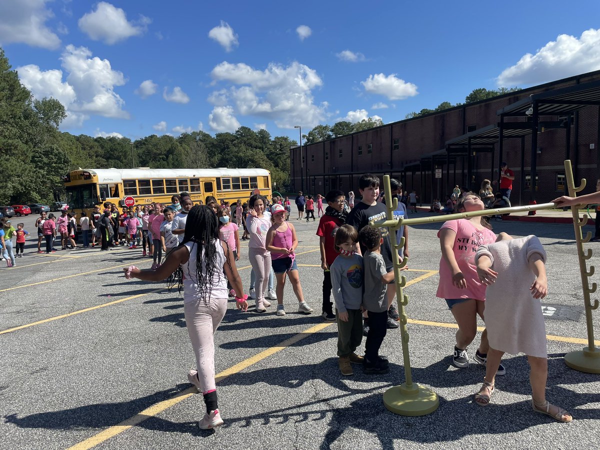 BlackwellElem's tweet photo. House of Max won the 9 week house party and we had a great time dancing, hula hooping, limboing, and eating popsicles to celebrate! Great job showing your #BlackwellBest and P.R.O.U.D. Bulldog behavior!! https://t.co/zbGPRsOpRE