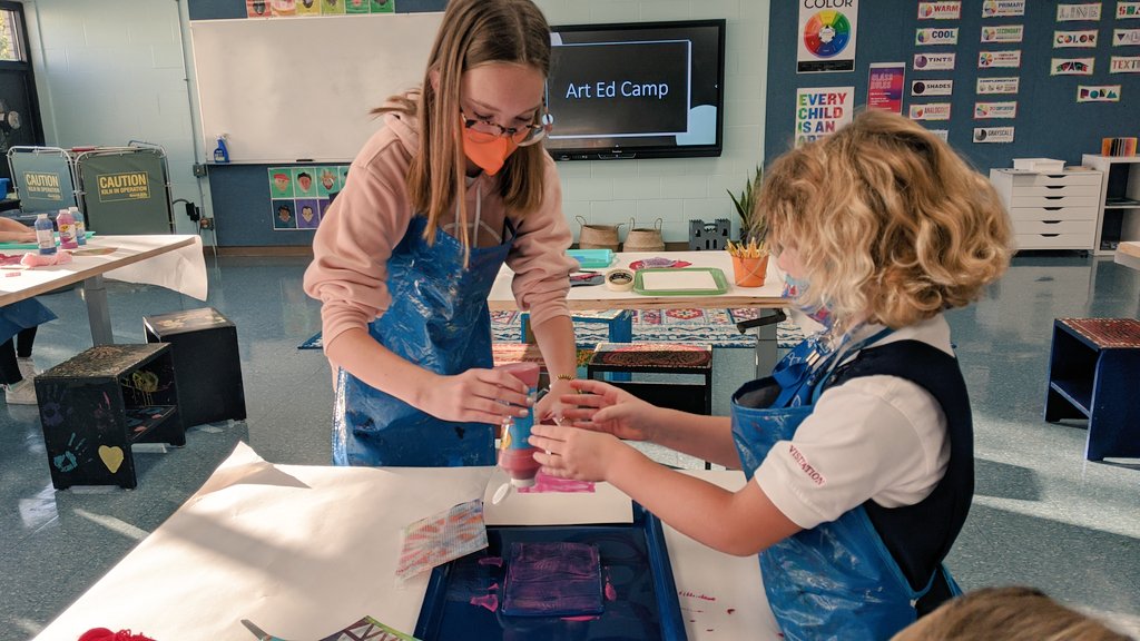 Grateful to support the fifth grade #Studentedcamp presenter during her Abstract Art Gelli Printmaking demo. All the lower school participants loved the process and are already asking when they get to do it again. #WeareVizLS