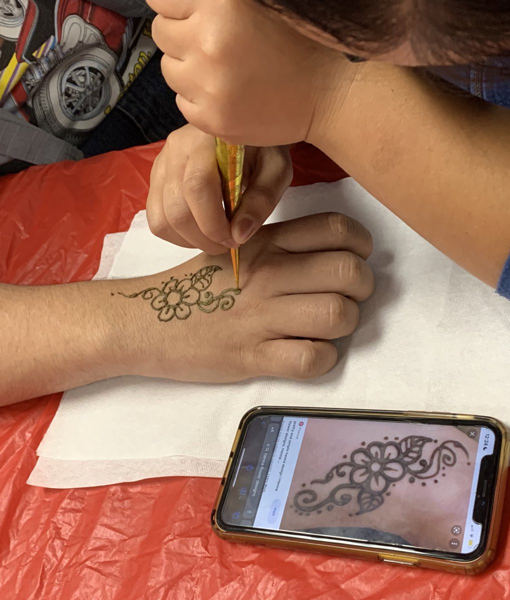 HafCorbin's tweet photo. Our โTurkish Henna and Teaโ event at lunch was a HUGE success! So many students got beautiful hand tattoos from our Turkish class, who did a great job keeping up with the demand ๐น๐ท@FCPS_STARTALK @LHSEAGLESVA #onelunch #henna https://t.co/IFU8YFIM4I