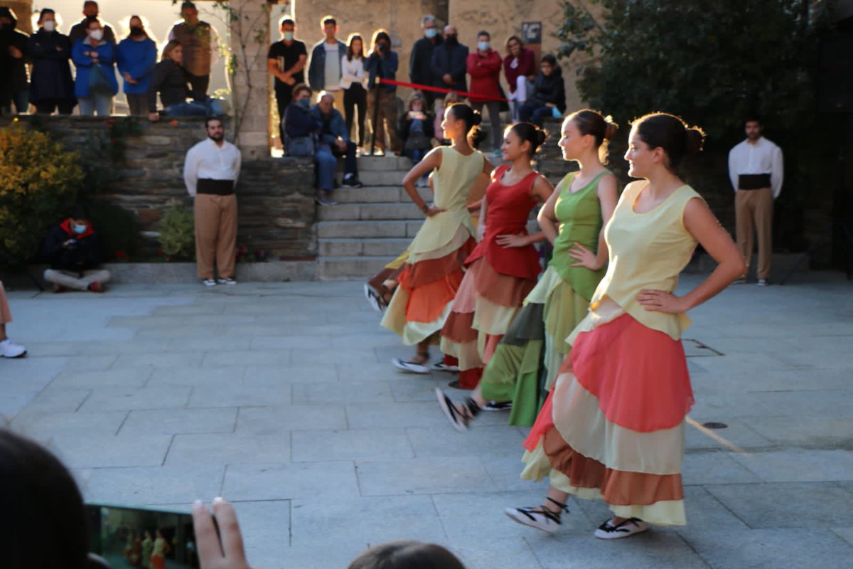 SandraCodinaT's tweet photo. #Contradans Festival de dansa i cultura tradicional @ordinoesviu Esbart Valls del Nord @ComaBerna @BenedictTaurine @EvaChoyG @jamortes @jordiserracanta @josep_majoral @MireiaCodina2 @MeriRabada https://t.co/GmqEOXVh6u