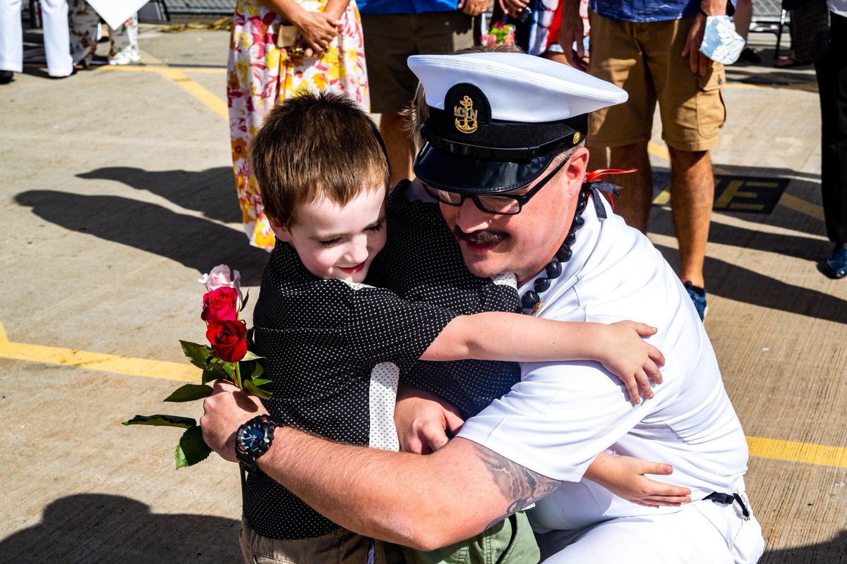 Welcome home to the crew of #USSJeffersonCity, who returned to @JointBasePHH this week following a six-month @US7thFleet deployment performing a full spectrum of #USNavy operations in support of a #FreeAndOpenIndoPacific. #SSN759 #PacificSubs