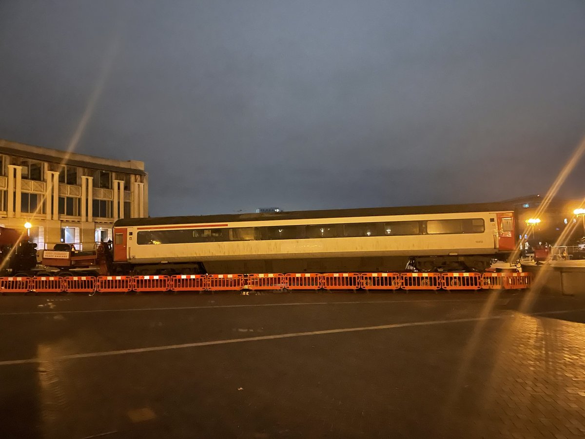 Any idea why there is a carriage on Lloyds amphitheatre?