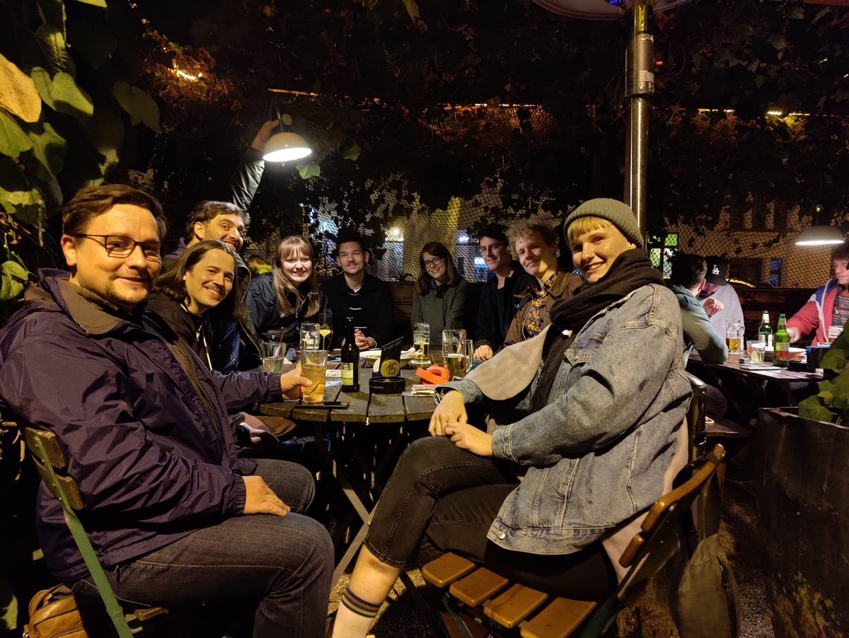 Bereits vergangene Woche kam in Leipzig unser Stammtisch zusammen. Die Chefredaktion des Senders war auch gleich dabei. So haben wir aus erster Hand erfahren, dass es trotz Corona-Zwangspause noch immer viele engagierte Radiomacherinnen und -macher bei <a href="/mephisto976/">mephisto 97.6</a> gibt.