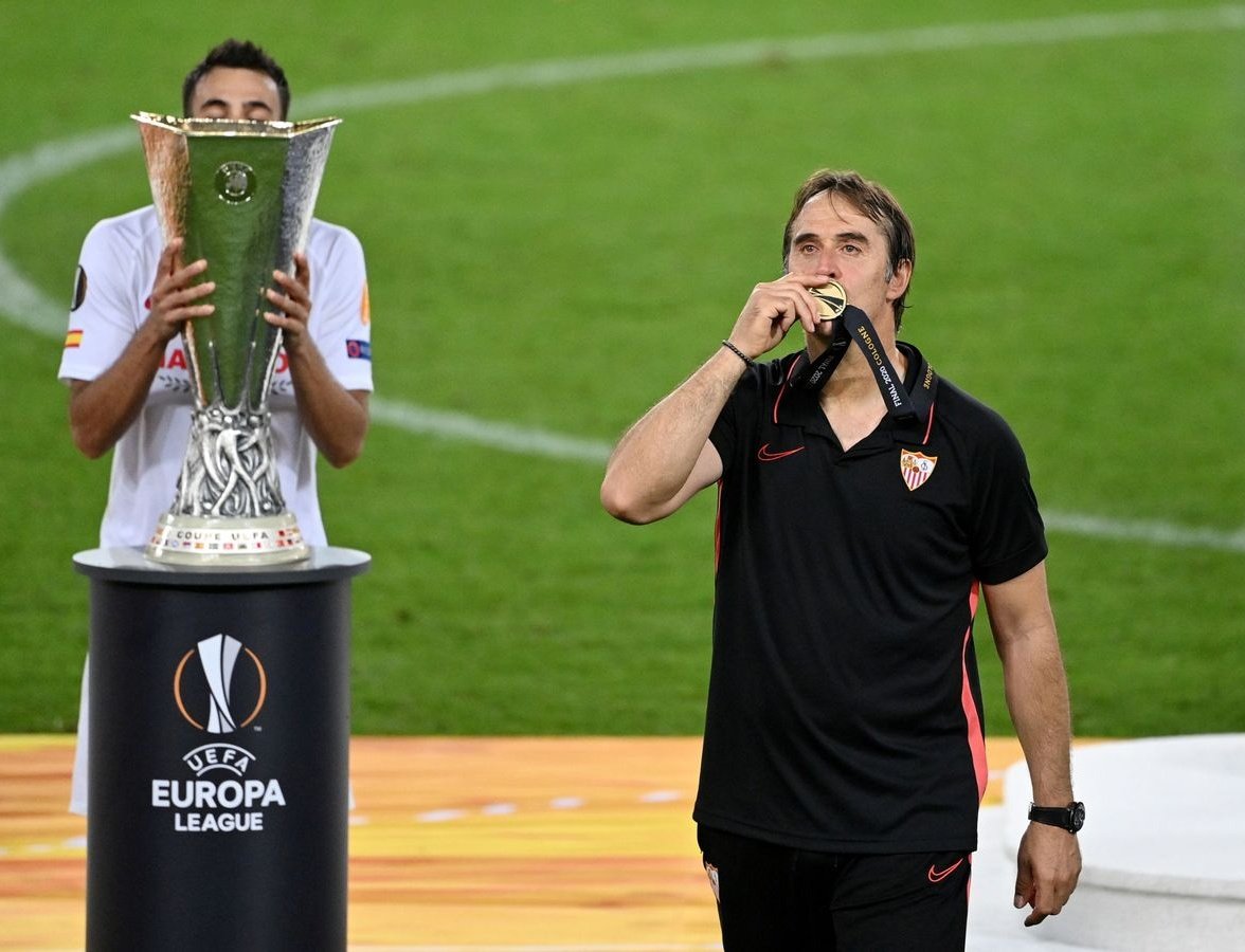 Lopetegui, el mejor entrenador del Sevilla del Siglo XXl. Lopetegui tras 117 encuentros,  suma un total de 1,99 puntos por encuentro. El Sevilla ha ganado 69 encuentros, ha empatado 26 y ha perdido 22. ¡Que no se nos olvide, el mejor entrenador del Sevilla! ¡Casiná!