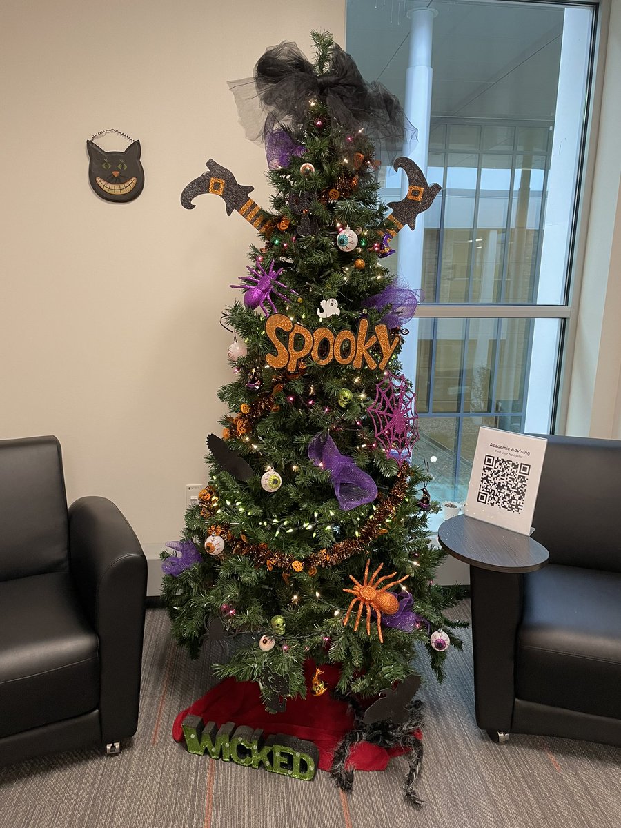 JacksonCollege's tweet photo. Our navigators are in the Halloween spirit! https://t.co/28B9KkAEzp