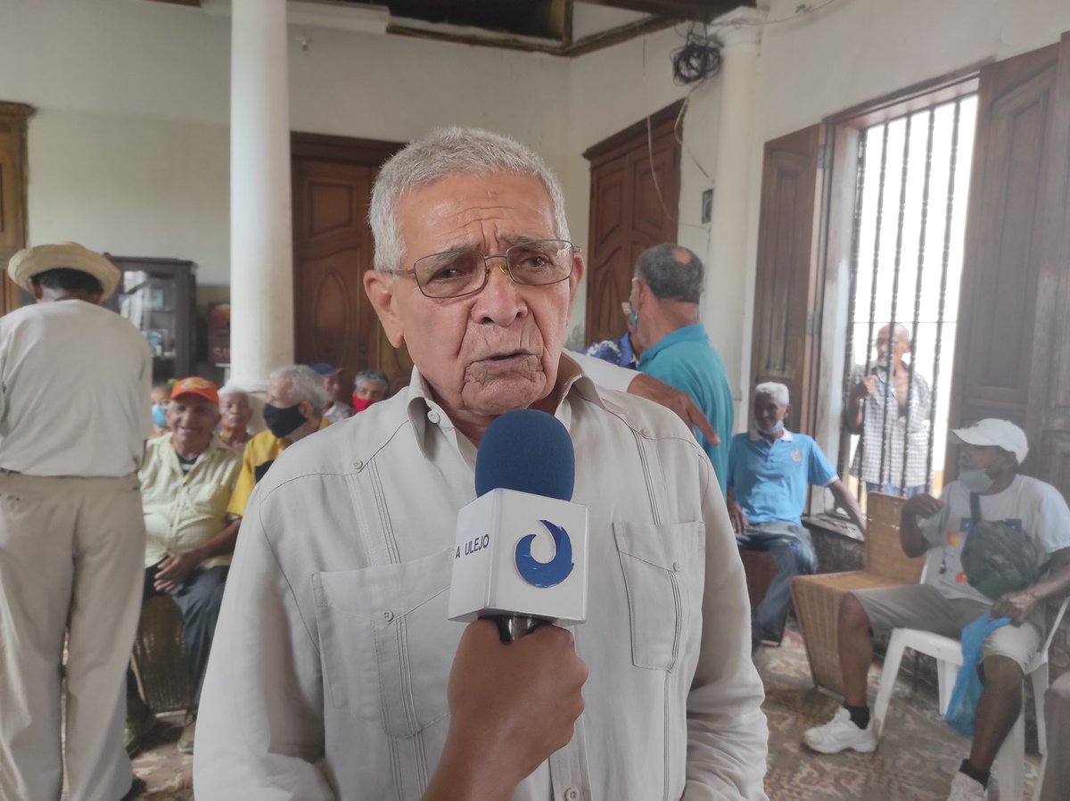 Qmana7's tweet photo. @azulejodigital #Cumaná • Hernán Marín, patrimonio cultural viviente del estado #Sucre, fue agasajado este #8Octubre por Fundapatrimomio, con motivo de sus 81 años de vida.

#Cultura #Cumana #HernanMarin #Folklore #Cultor #Noticias #Prensa #AzulejoDigital https://t.co/tUKx1y82IZ