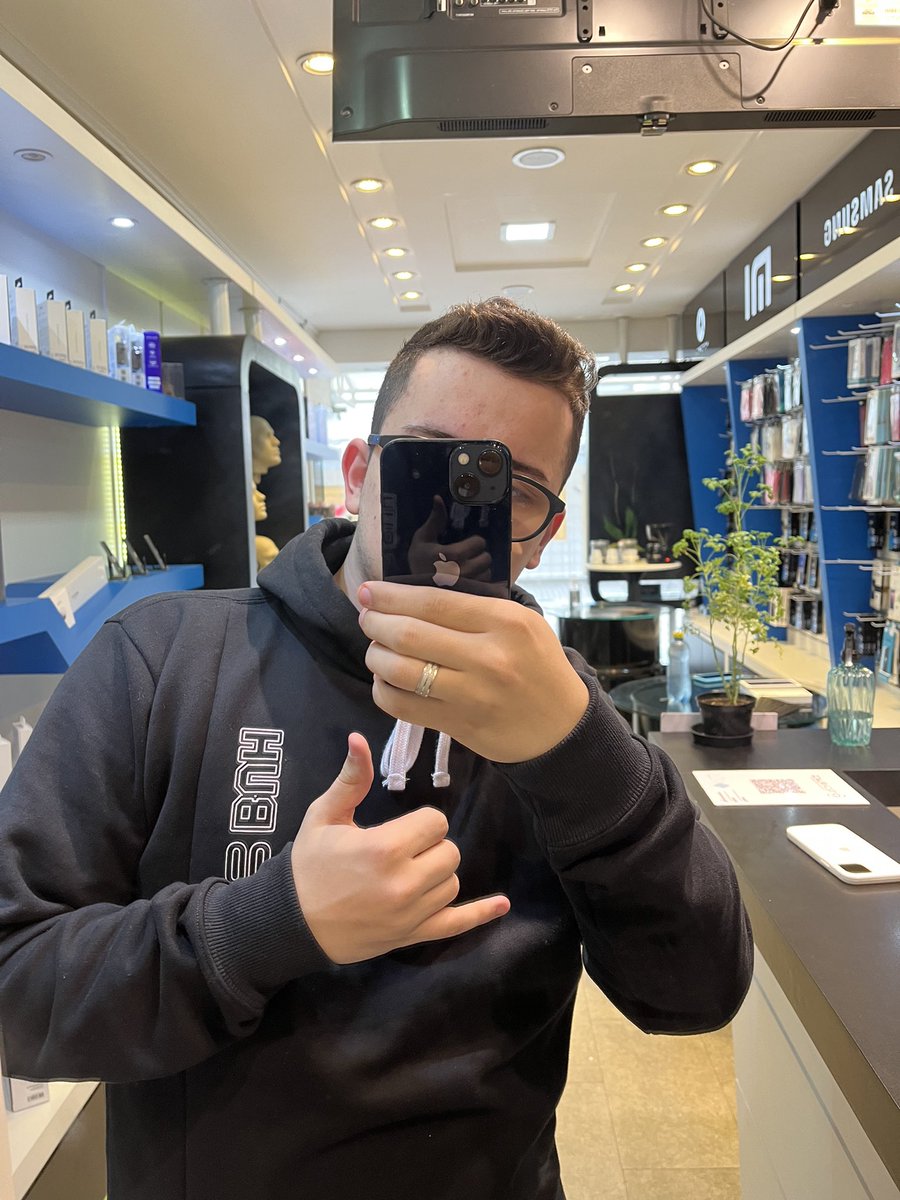 afcjeferson's tweet photo. Lançou o iPhone 13 😜 https://t.co/yFIBJhwwzQ
