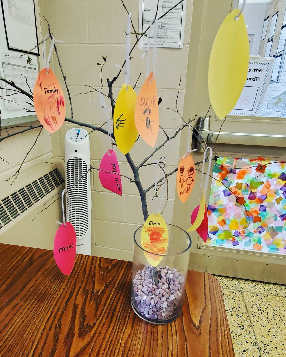MissW00D's tweet photo. Our Thankful Tree 💕 https://t.co/J2qksuLipX