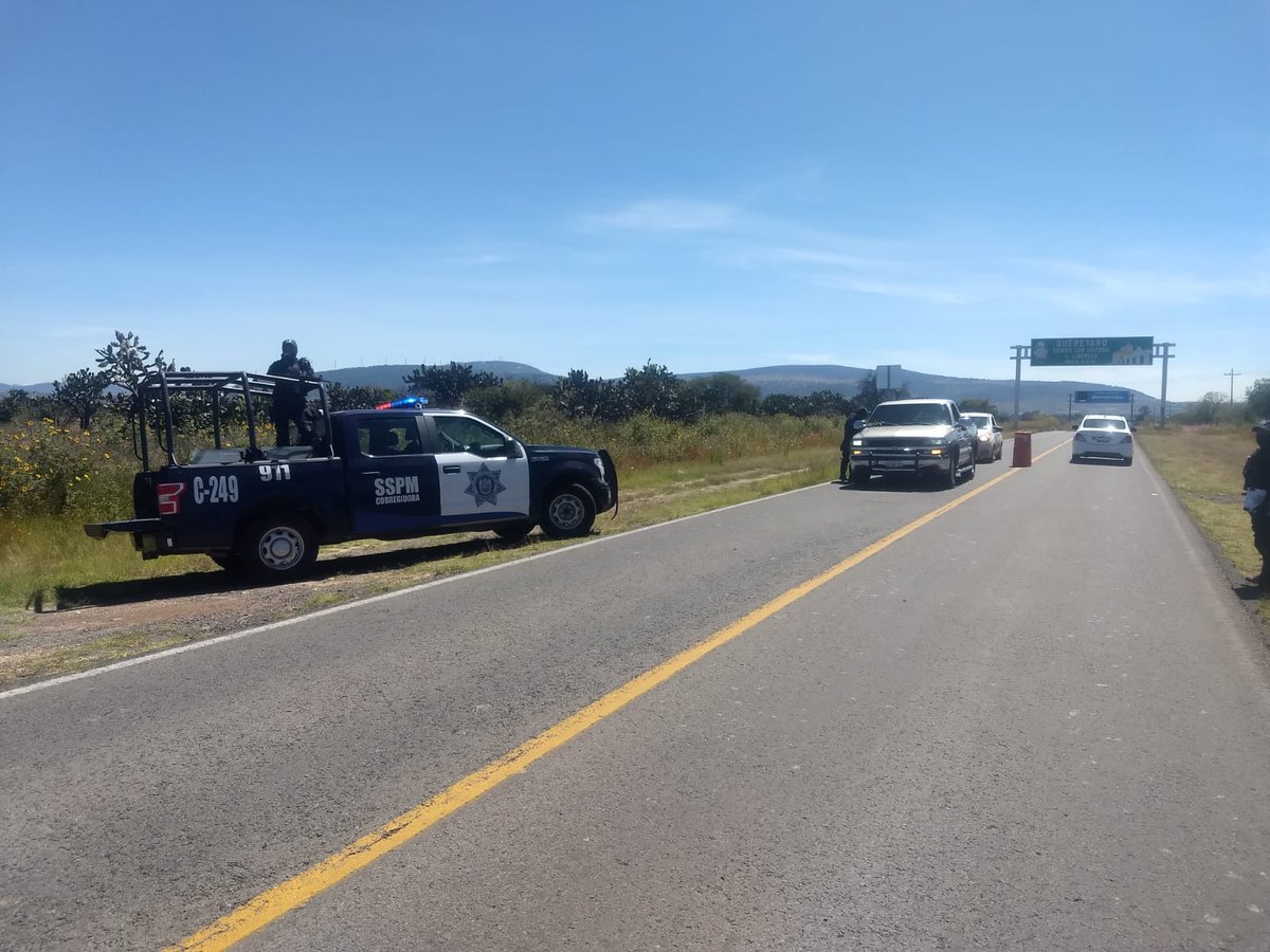 SSPMCORREGIDORA's tweet photo. Mantenemos presencia de día y de noche en la zona limítrofe con Guanajuato, el objetivo es inhibir acciones delictivas, faltas administrativas e infracciones al Reglamento de Tránsito.
En #OperativosEspeciales participan nuestros ejemplares caninos del #K09 y grupos especiales. https://t.co/QmNmrx70N0