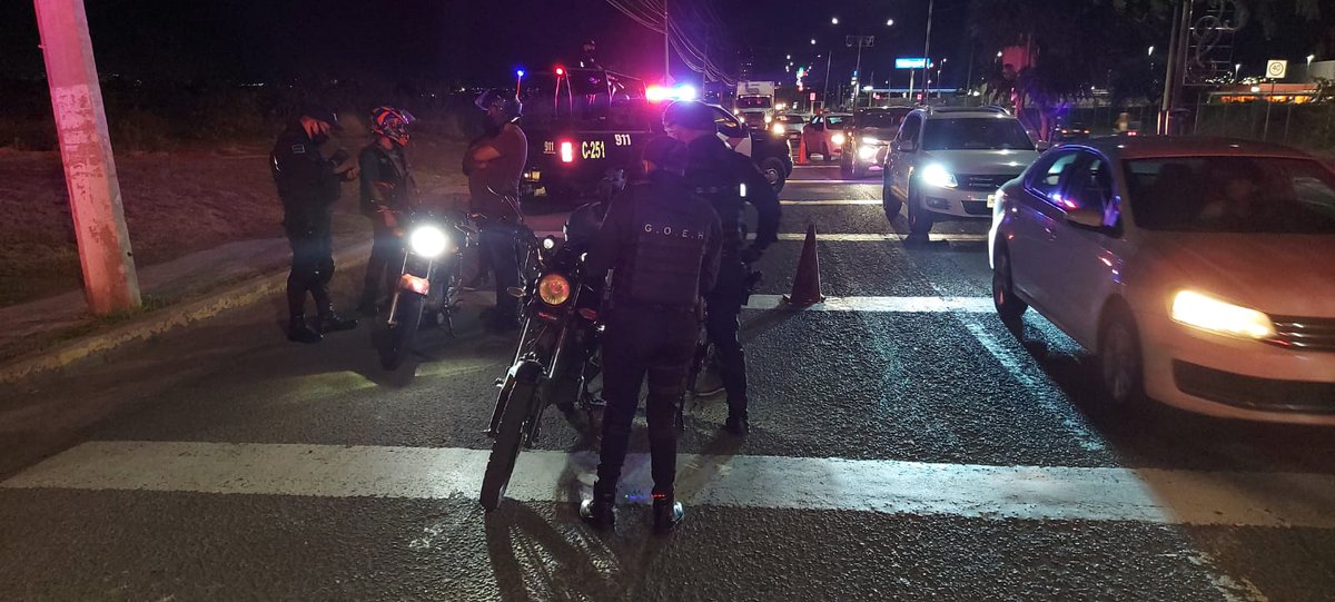 SSPMCORREGIDORA's tweet photo. Mantenemos presencia de día y de noche en la zona limítrofe con Guanajuato, el objetivo es inhibir acciones delictivas, faltas administrativas e infracciones al Reglamento de Tránsito.
En #OperativosEspeciales participan nuestros ejemplares caninos del #K09 y grupos especiales. https://t.co/QmNmrx70N0