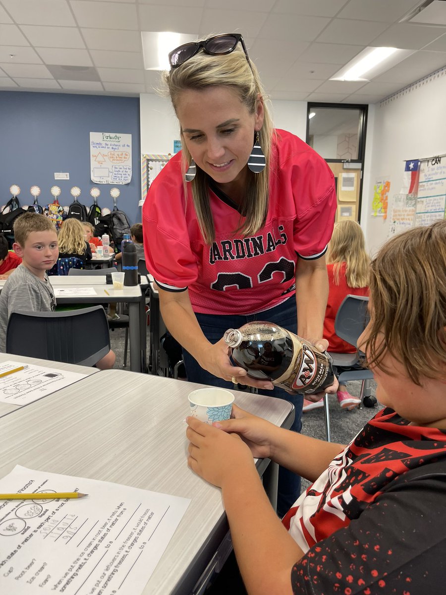 jrubyteaches's tweet photo. We had a blast wrapping up our matter unit today! The kids LOVED talking about solids, liquids, and gases, as well as how they change when heat is added or removed. Happy little scientists! #MelissaSchools #WWEmpowers #3rdgradescience #mattermatters https://t.co/vwYUnKYACL