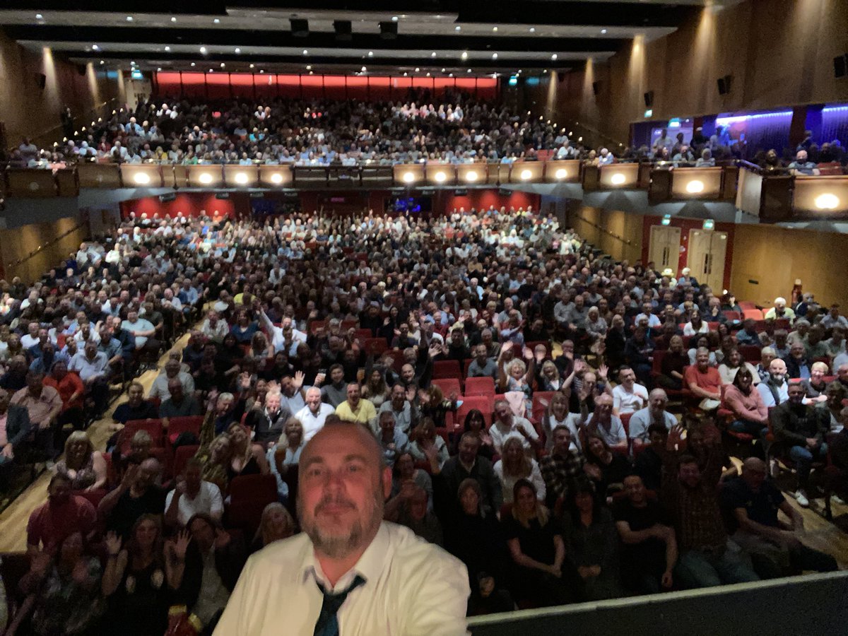almurray's tweet photo. SOUTHEND on a Friday! Totally bananas! Thanks Ellis! https://t.co/n1jAq65ZKN